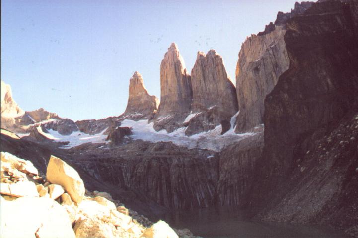 torres_del_paine_np_las_torres.jpg