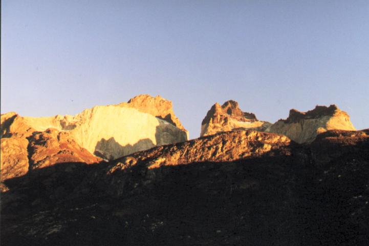 torres_del_paine_np_los_cuernos_sunrise.jpg