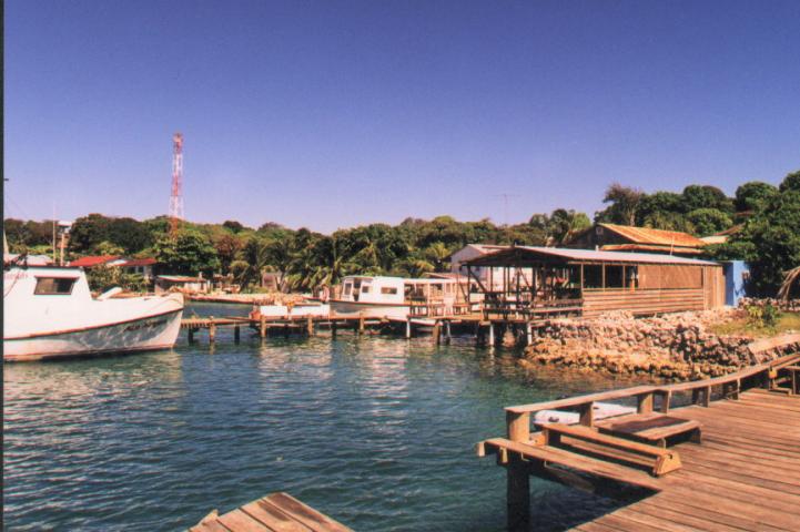 utila_pier.jpg