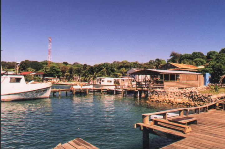 utila_pier.jpg